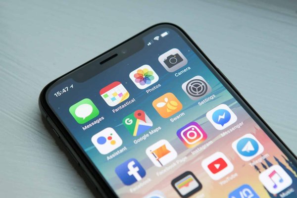 Quels sont les défis juridiques de la gestion des applications mobiles destinées à un public international?